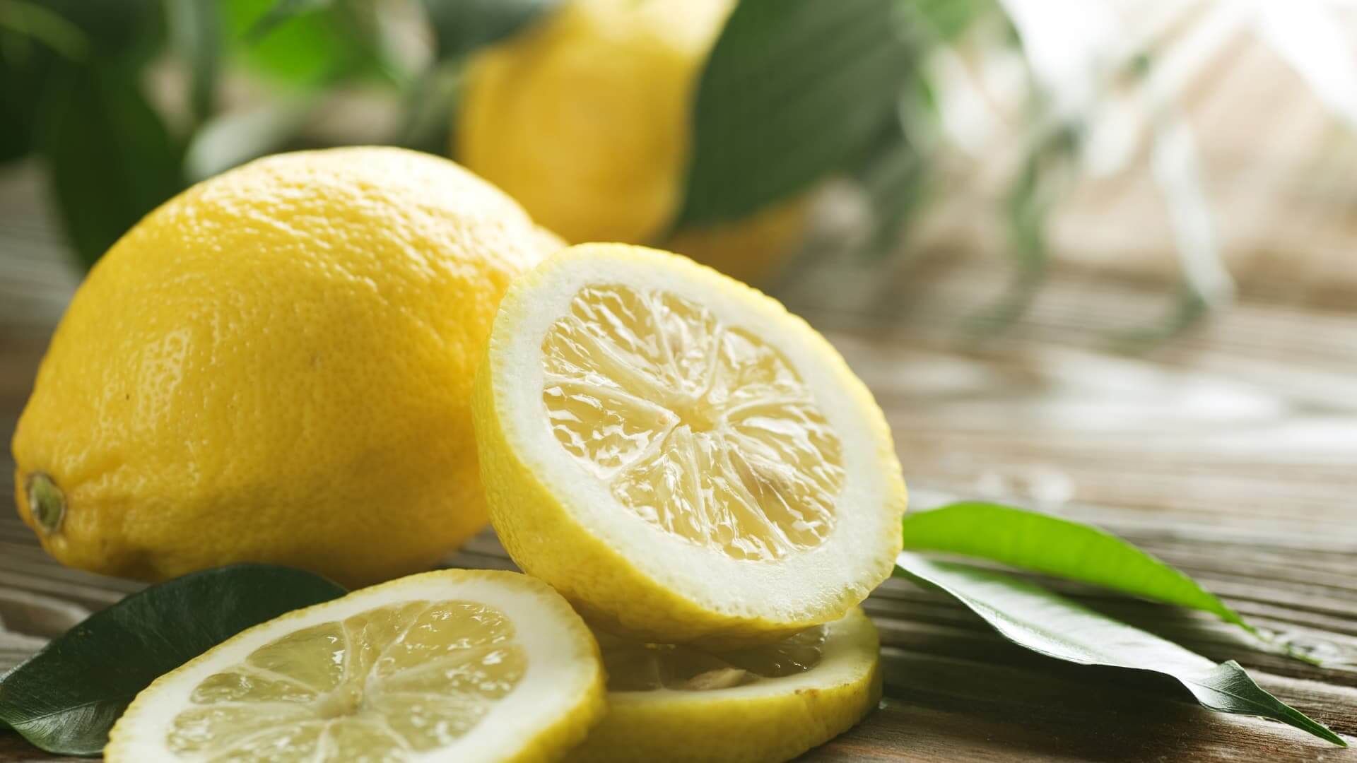 How To Remove Burnt Food Smell From Home With Lemon Slices